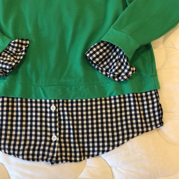Crown & Ivy women’s petite medium blouse. Green with navy/white gingham. - Picture 2 of 5